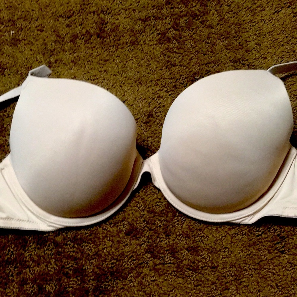 Pink Victoria’s secret 32 DD tan underwire Bra. EUC